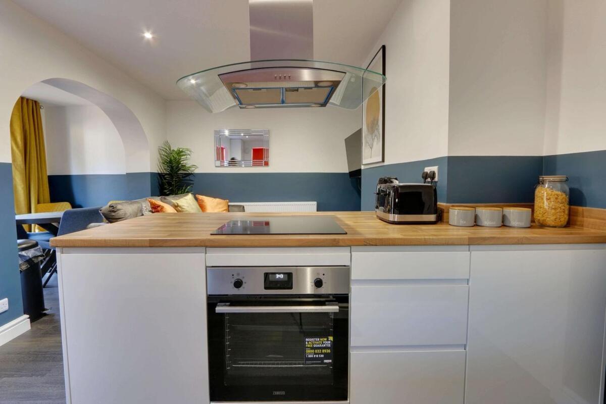 #stylish #exceptional 4 Bed House, Free Parking, Close To Centre *
